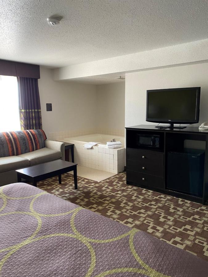 Super 8 By Wyndham Independence Ia Hotel Exterior photo