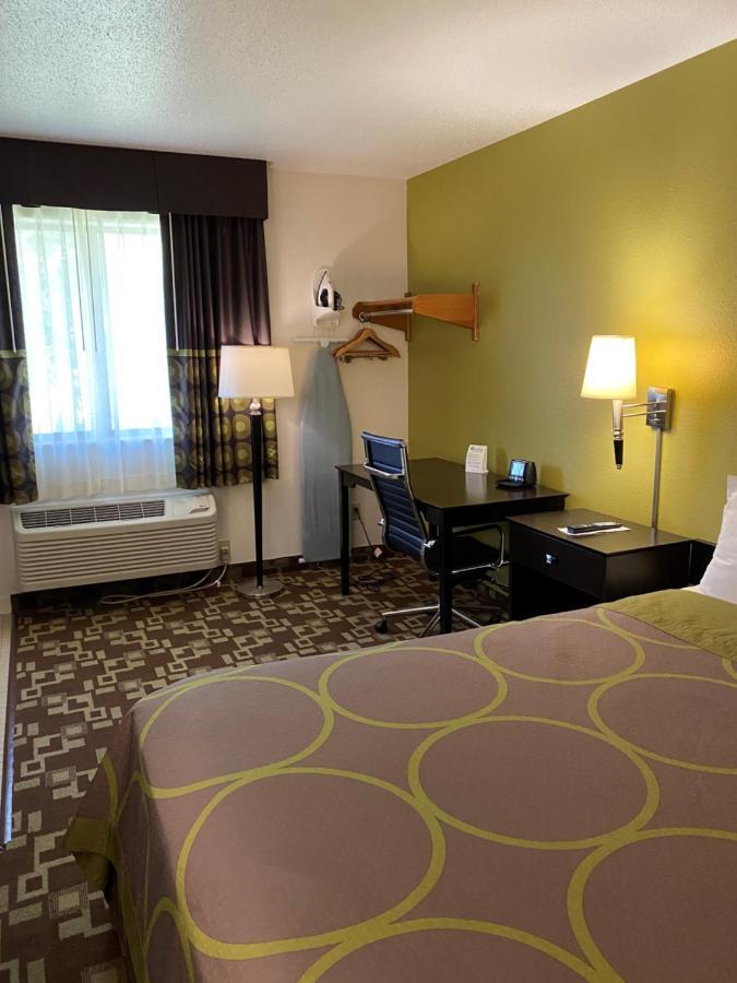 Super 8 By Wyndham Independence Ia Hotel Exterior photo
