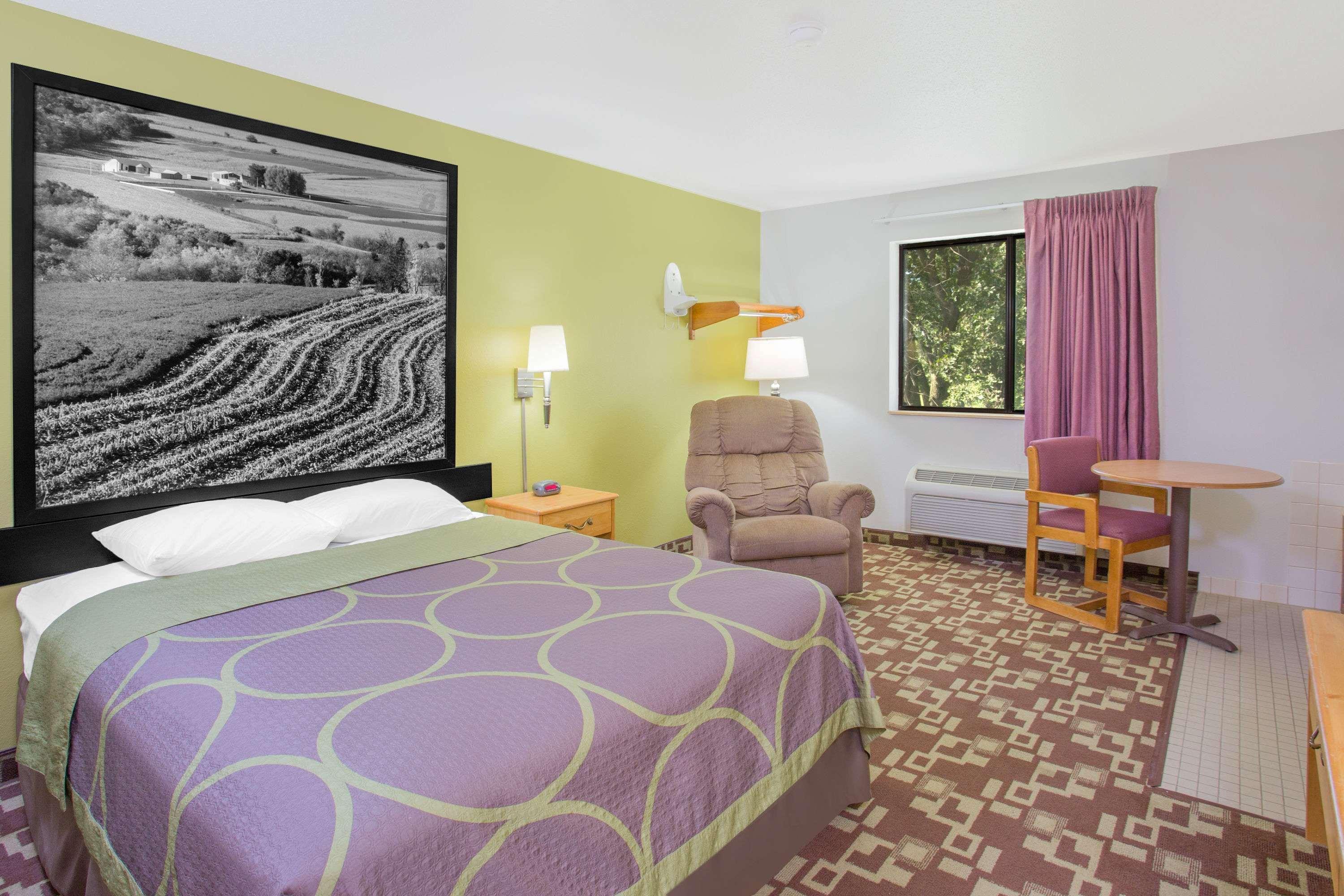 Super 8 By Wyndham Independence Ia Hotel Exterior photo