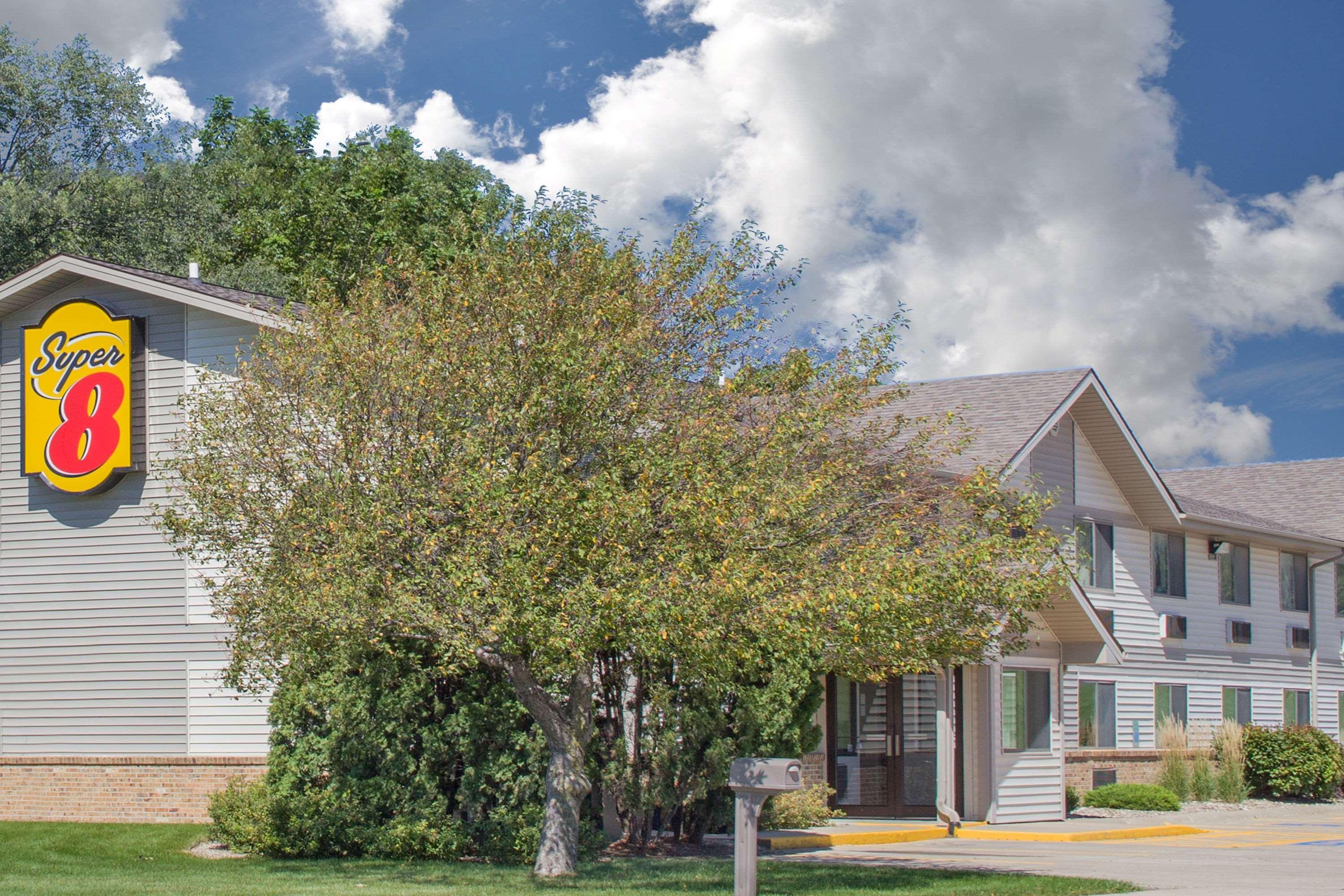 Super 8 By Wyndham Independence Ia Hotel Exterior photo